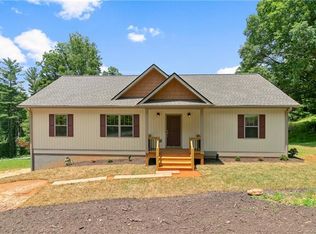 51 Cairens Ridge Dr, Mills River, NC 28759