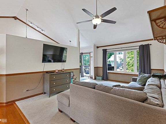 3rd image of 1060 Bradford Ct