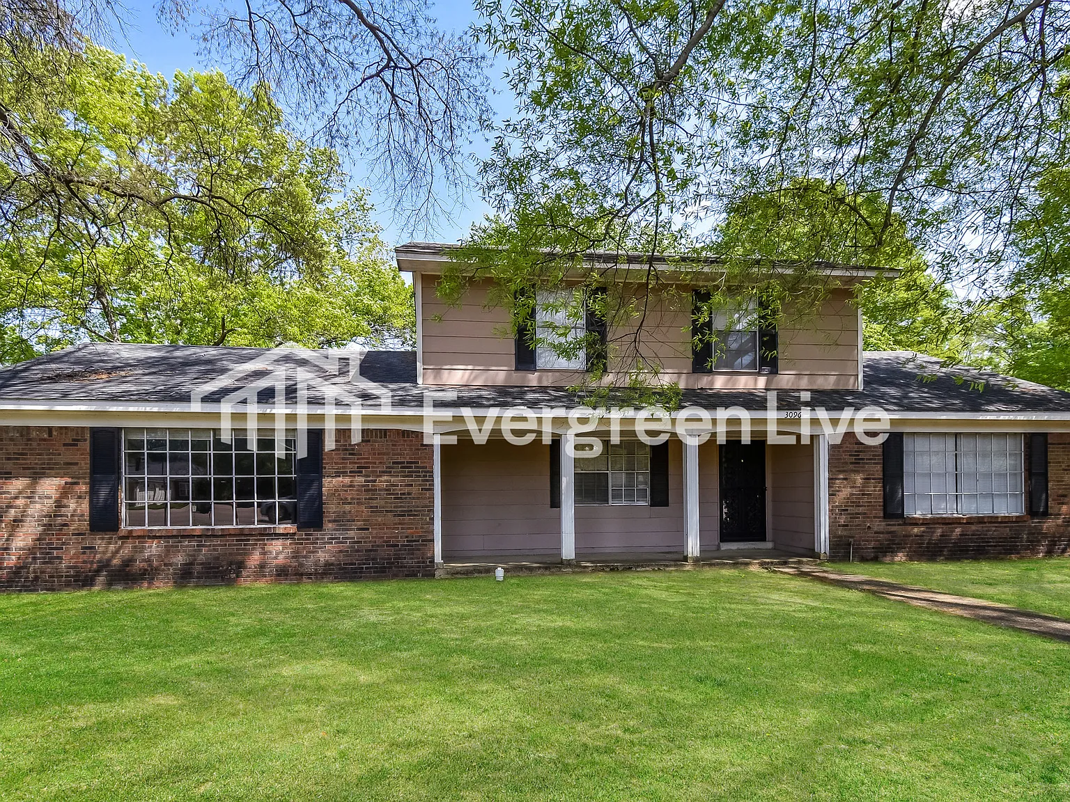 4 bed, 2.0 bath, 2156 sqft, $1,595 — Photo 2