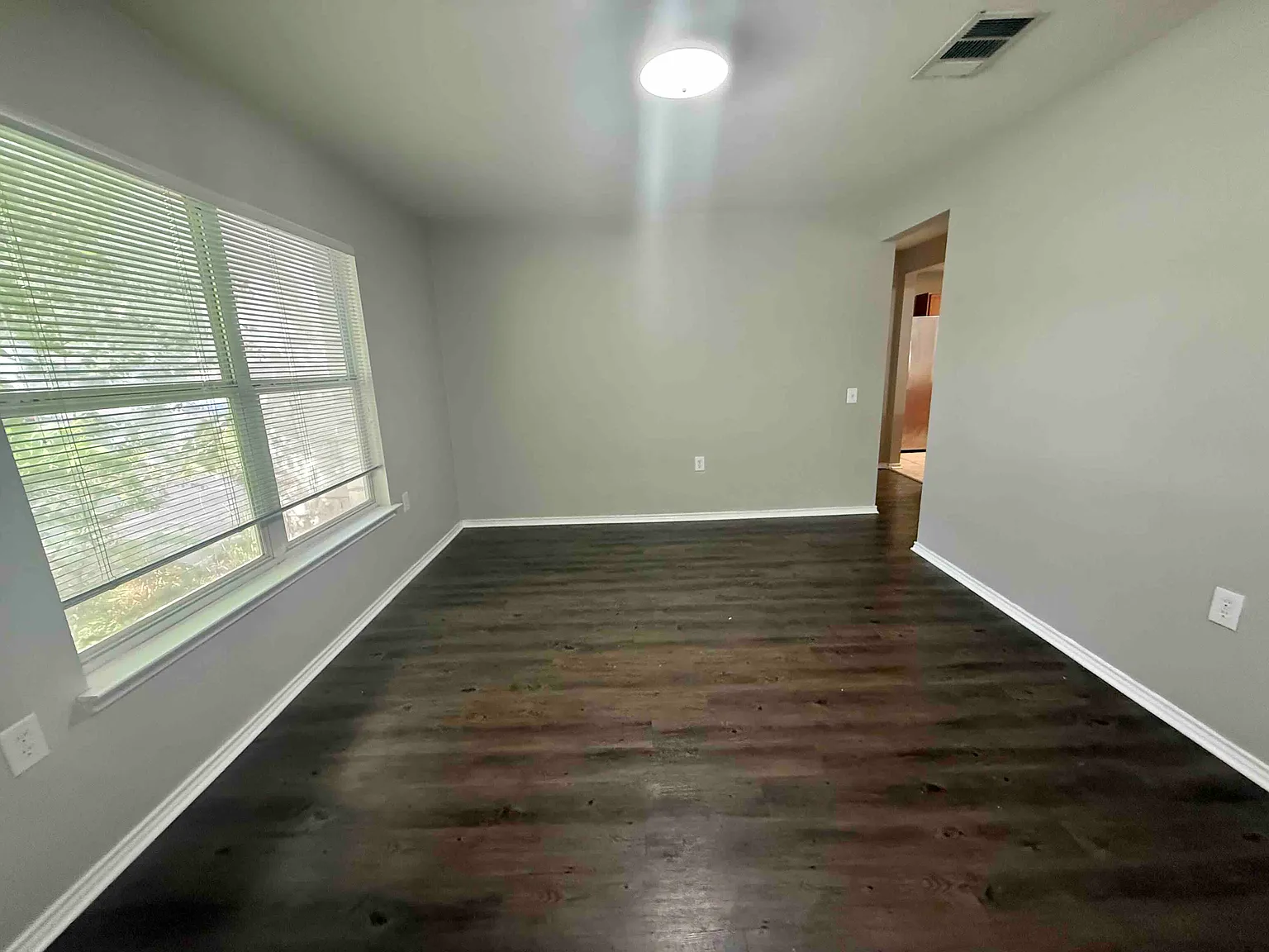 4 bed, 2.5 bath, 2228 sqft, $2,289 — Photo 2