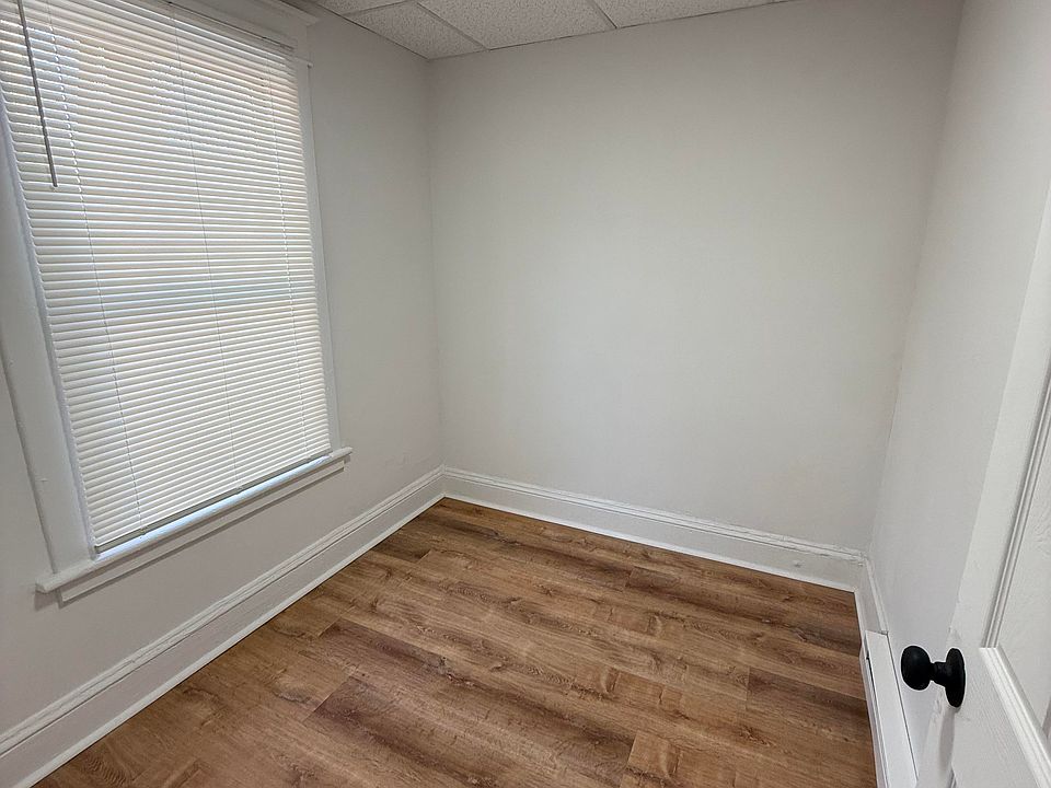 2nd image of 422 East St #2