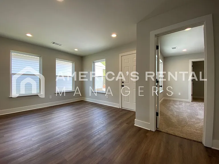 6228 Burbank Crossing Loop — Photo 10