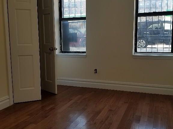 3rd image of 18 Saint Nicholas Pl APT B