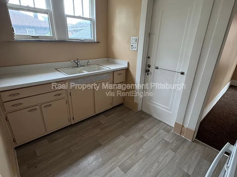 30 Sheridan Ave — Photo 7