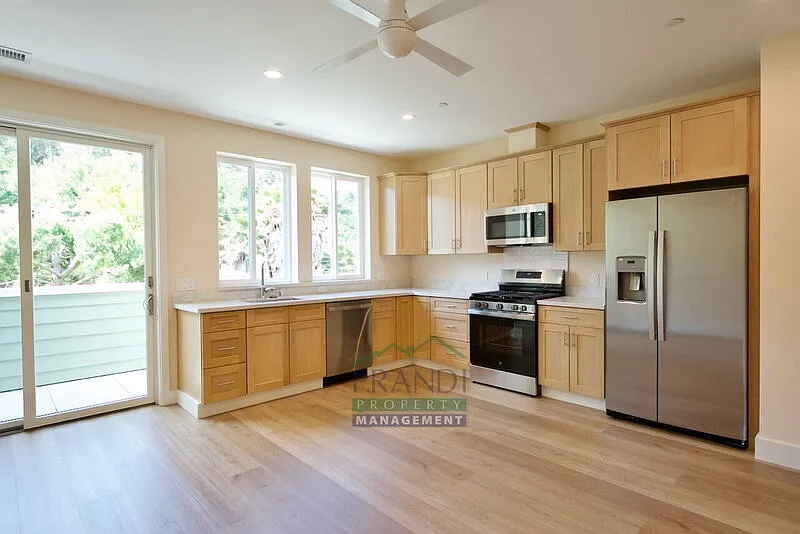 2 bed, 2.0 bath, 987 sqft, $4,495 — Photo 4