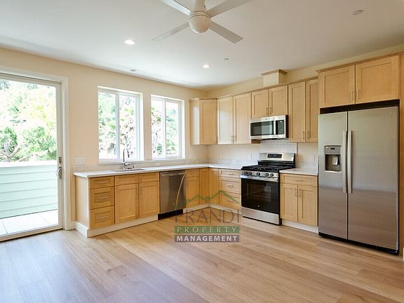 4th image of 10 E Crescent Dr Unit A