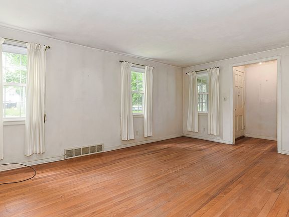 4th image of 61 McKinley Dr