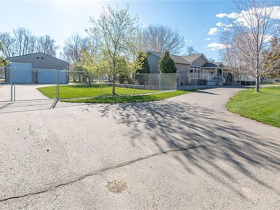 4th image of 201 Juniper Dr