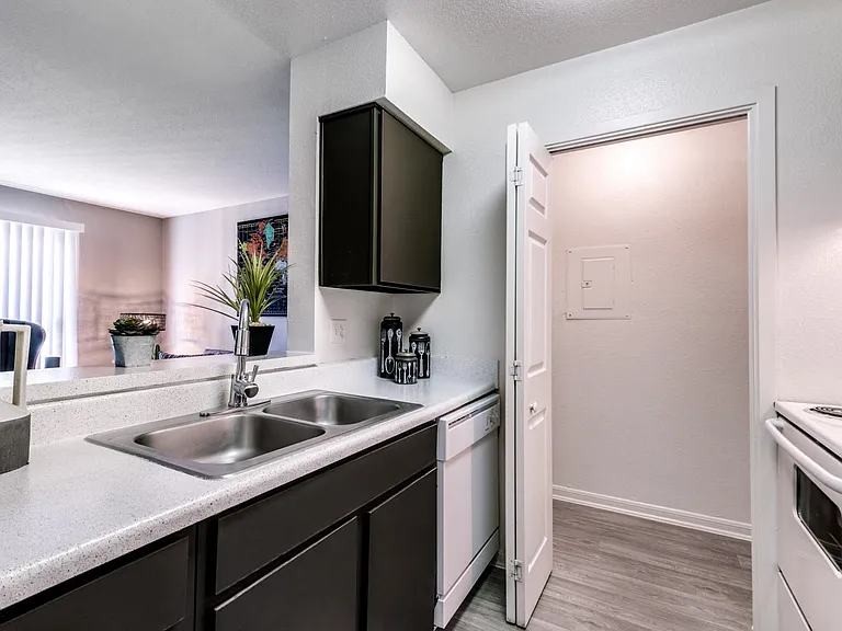 Biltmore Park Apartments — Photo 10