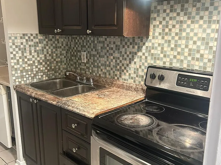 2095 Roche Ct #146 — Photo 6
