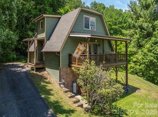 649 Acres View Dr, Waynesville, NC 28786