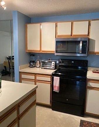 4th image of 17 Bourbon St APT 78