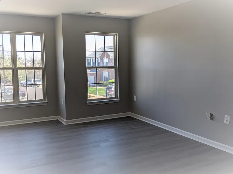 411 Hanrahan Ct SE — Photo 28