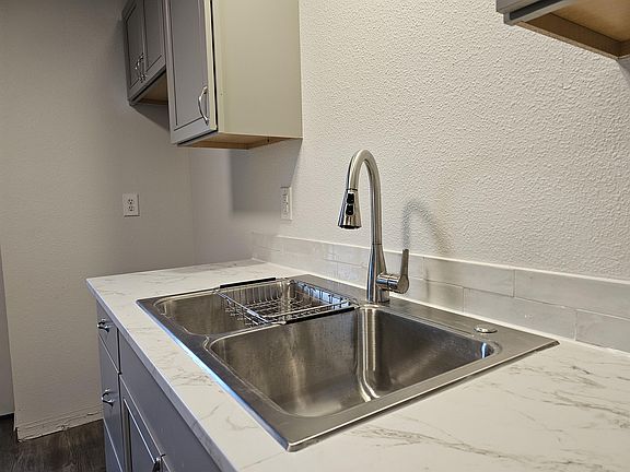 4th image of 9415 W Thurman Dr #6