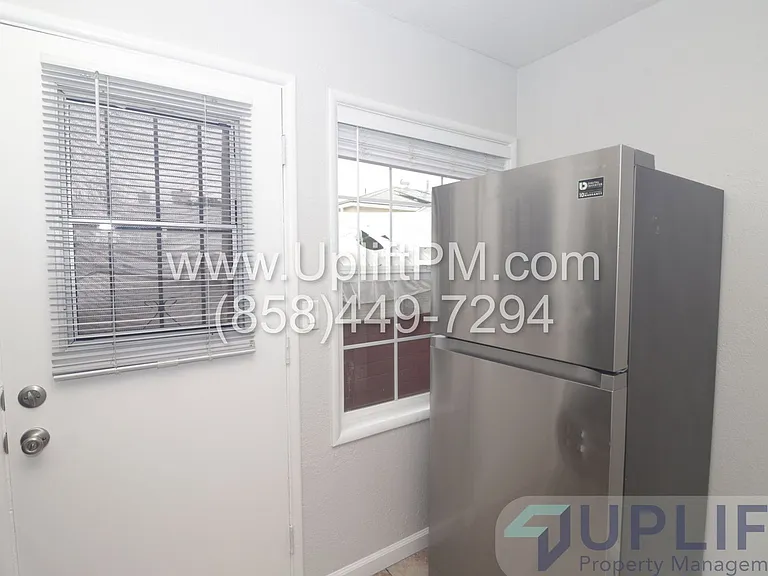 4827 Castle Ave — Photo 32
