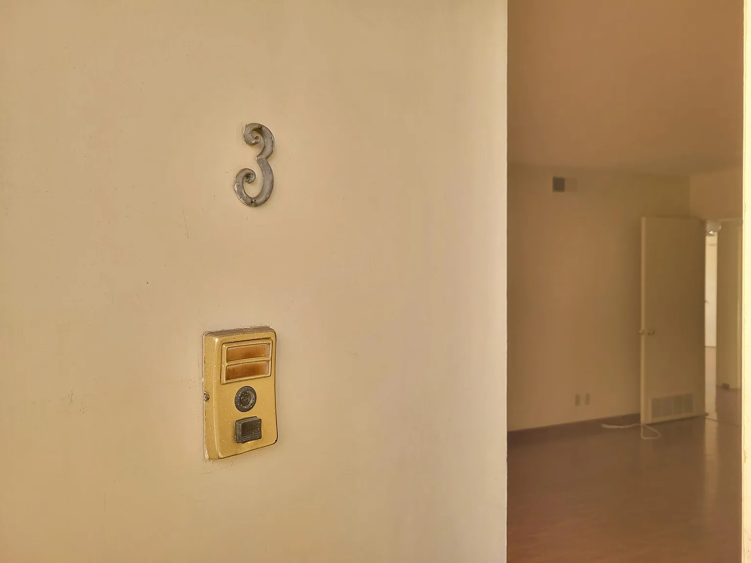 3 bed, 1060 sqft, $3,195 — Photo 2