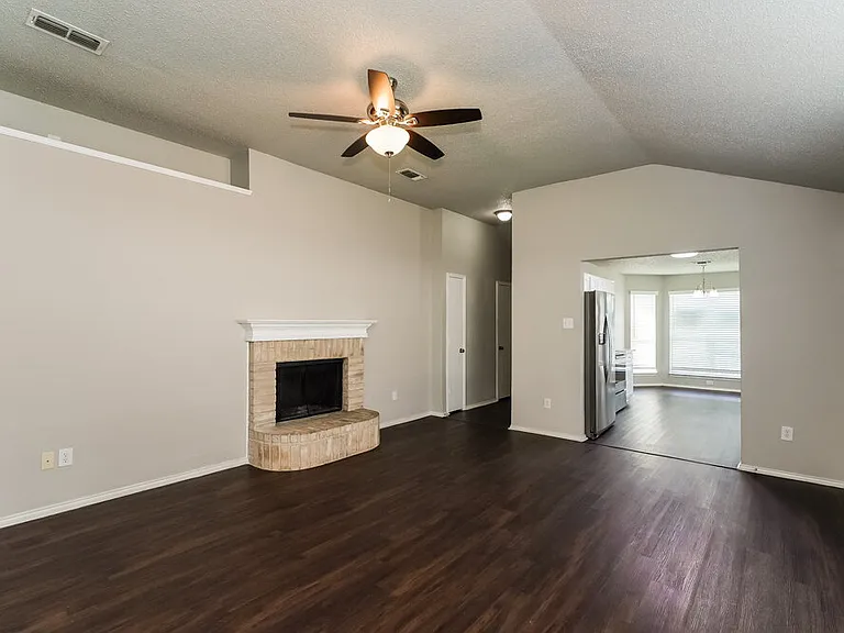 1121 Sandalwood Dr — Photo 6