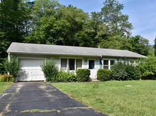 28 Meadowood Dr, Dartmouth, MA 02748