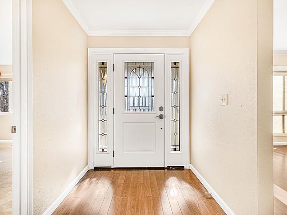 3rd image of 8902 Oak Trail Drive