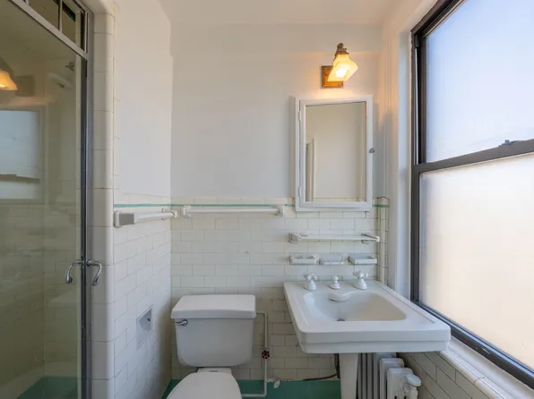 327 Central Park West image 19 of 24