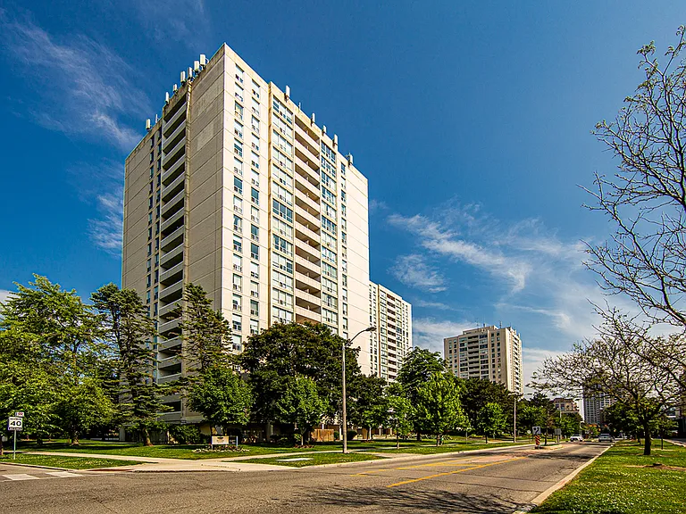 640 Sheppard Ave E — Photo 23