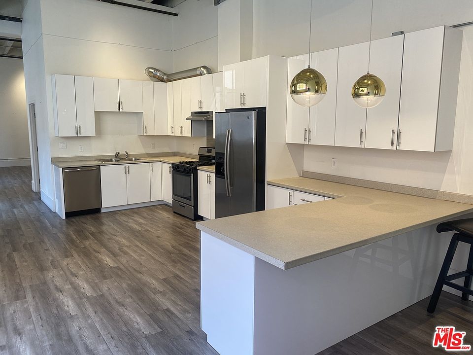1st image of 714 S Hill St #207