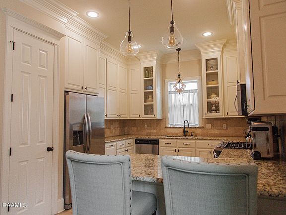 5th image of 209 Harbor Walk Dr