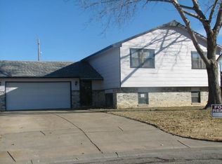 2528 N Ridgewood Ct, Wichita, KS 67220