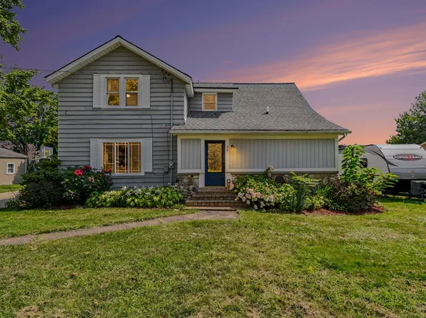 34 S Main St, Casnovia, MI 49318