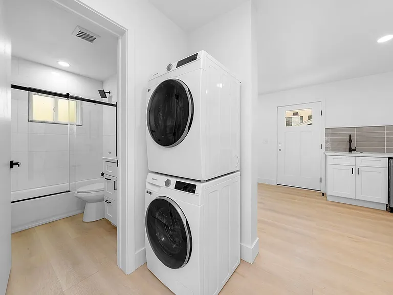 954 23rd St Apartments | Golden Hill Near Downtown & Balboa Park — Photo 8