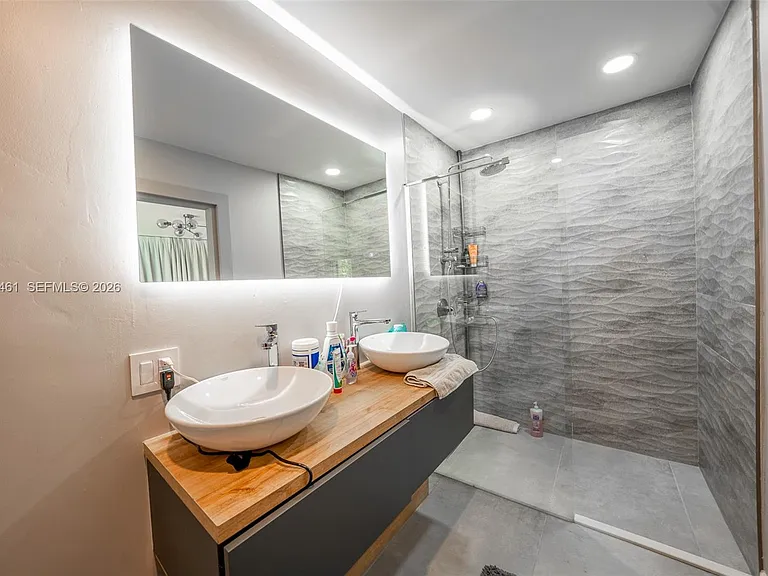 1221 W Camino Real — Photo 17