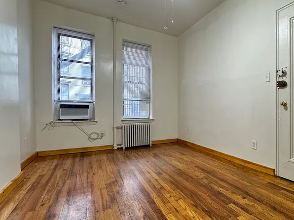 444 W 49th St APT 1D, New York, NY 10019