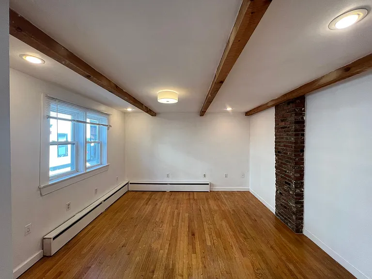 275 Gold St — Photo 5