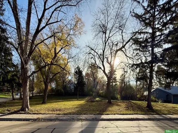 1701 Ridgewood Ave, Omaha, NE 68124