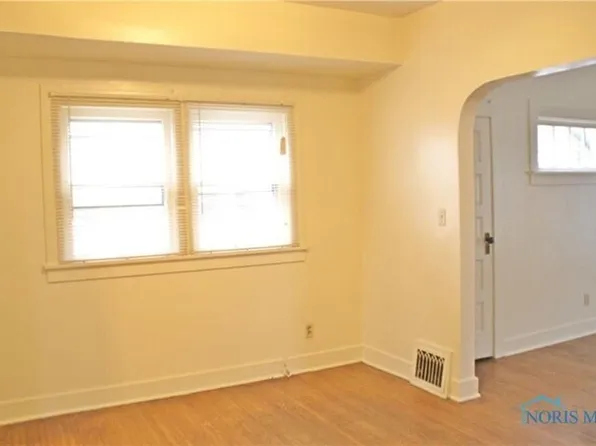 343 N Grove St, Bowling Green, OH 43402