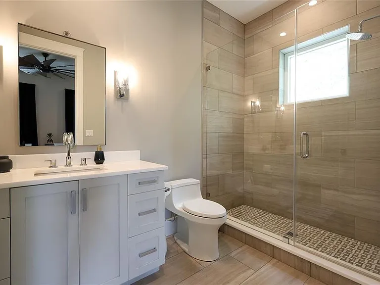 2402 W Parkland Blvd — Photo 35