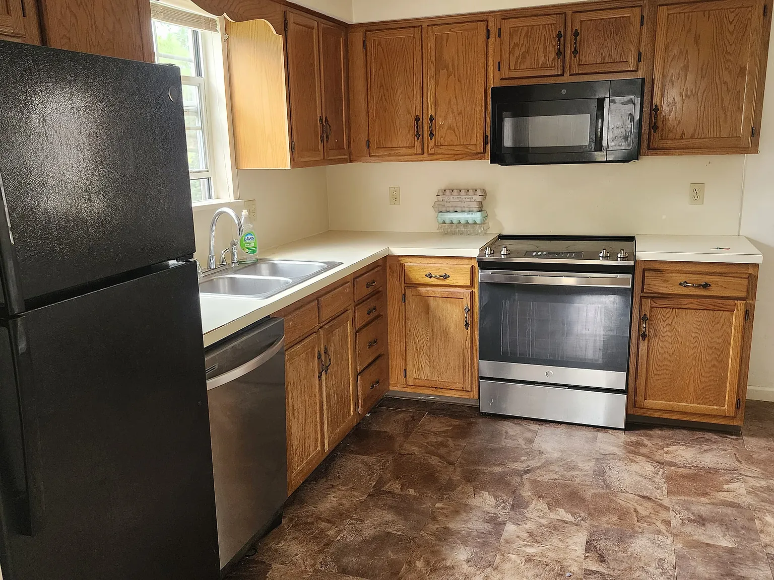 3 bed, 1080 sqft, $1,700 — Photo 1