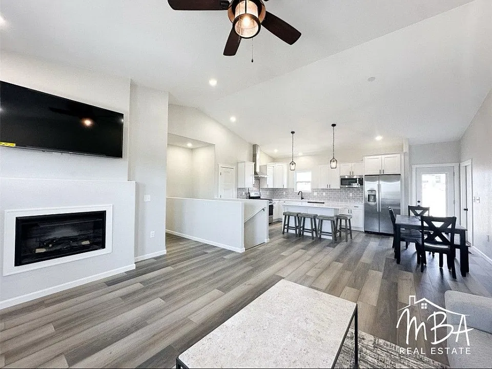 2148 Glenwood Dr