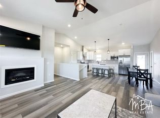 2148 Glenwood Dr, Garden City, KS 67846
