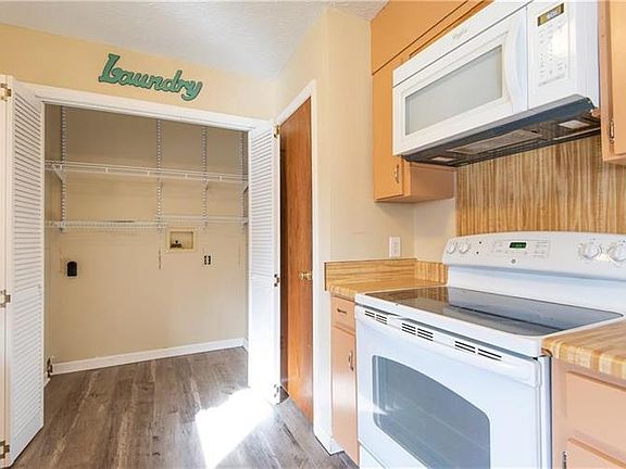 4th image of 820 Lee Road 400