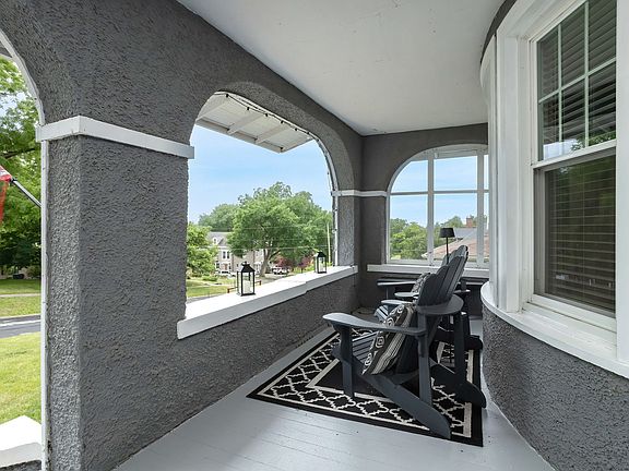 4th image of 42 Hillcrest Ave
