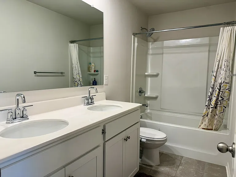 Secondary bathroom - common
