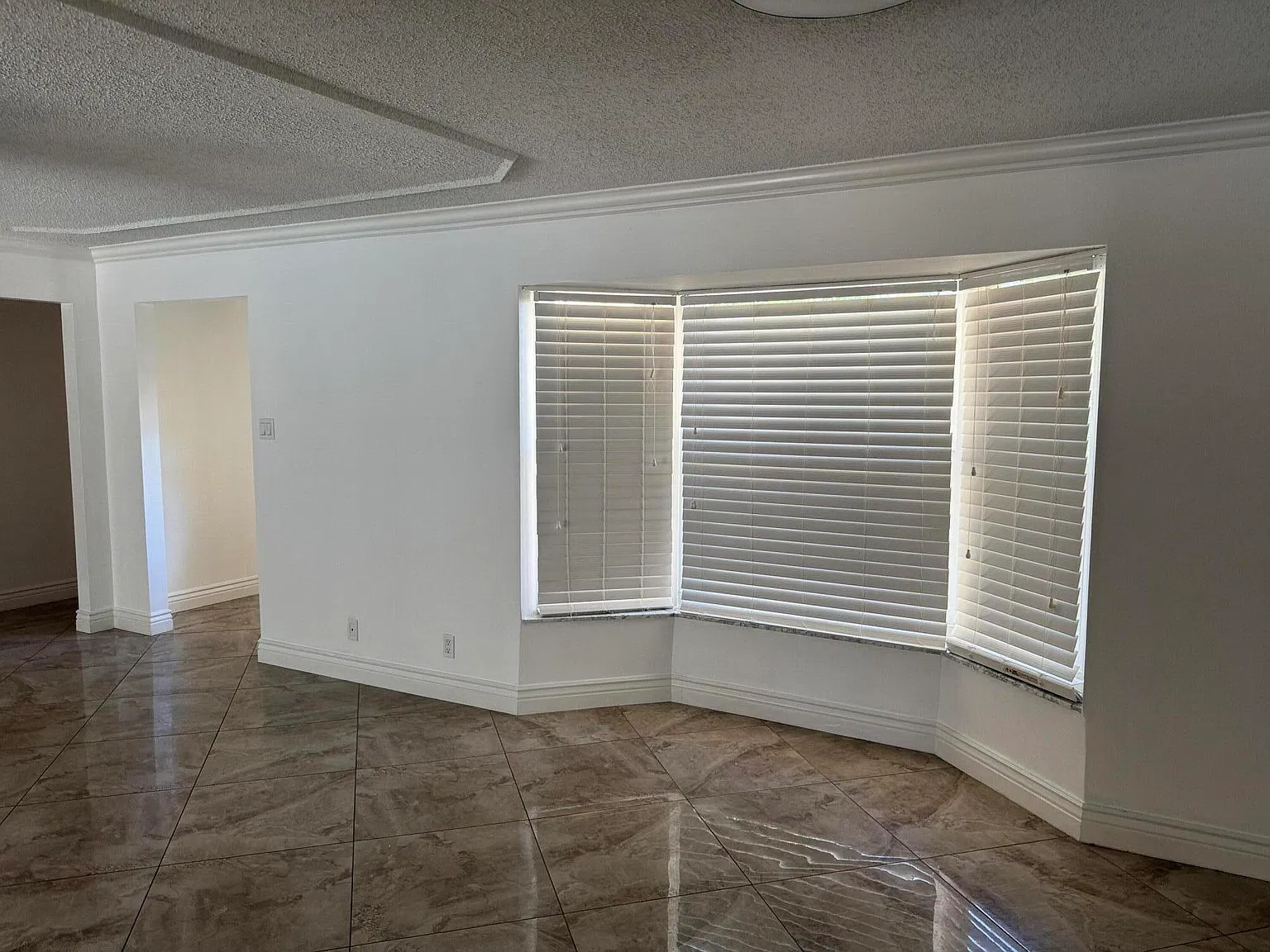3 bed, 2.0 bath, 1427 sqft, $3,500 — Photo 4