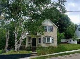 909 Waukazoo Ave, Petoskey, MI 49770