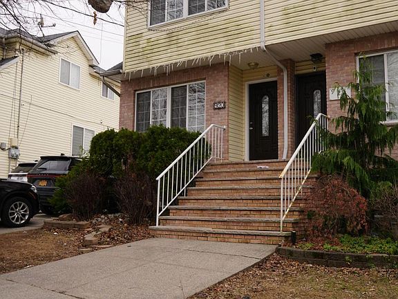 3rd image of 920 Rockland Ave