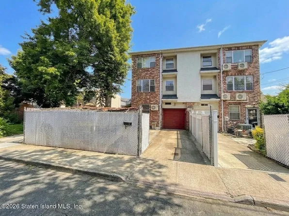 9 Oak St, Staten Island, NY 10305