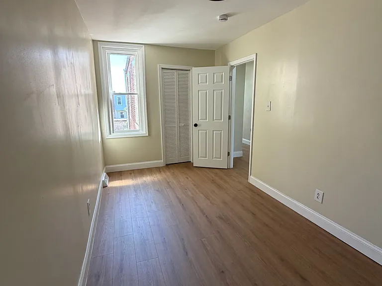 420 Spruce St — Photo 9