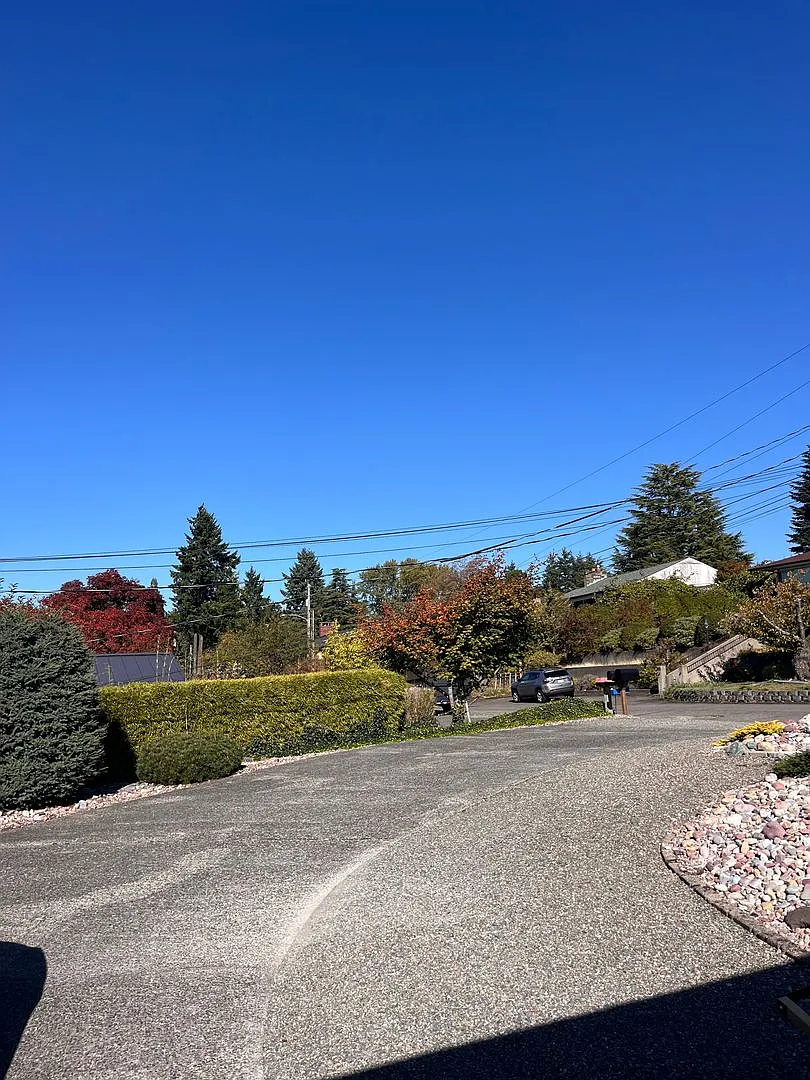 Spacious North Tacoma waterfront Unit with Million dollar Puget Sound Views — Photo 4