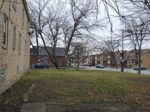 5th image of 2313 N Laramie Ave
