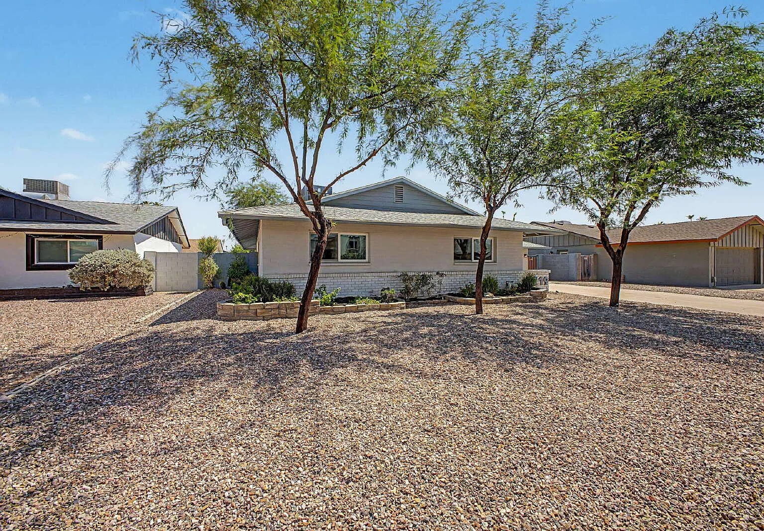 3 bed, 2.0 bath, 1720 sqft, $3,095 — Photo 3